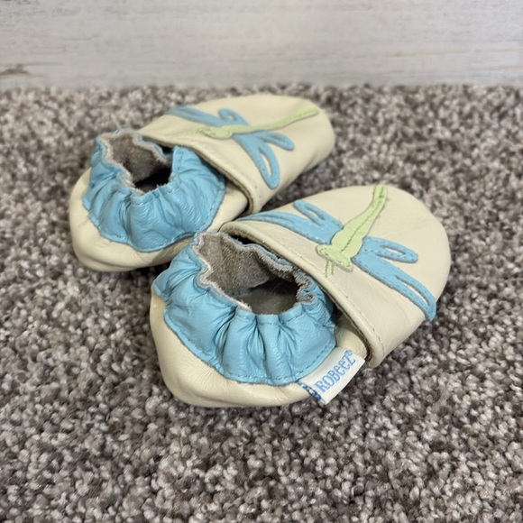 Robeez size 0-6 month crib shoes - Picture 2 of 5